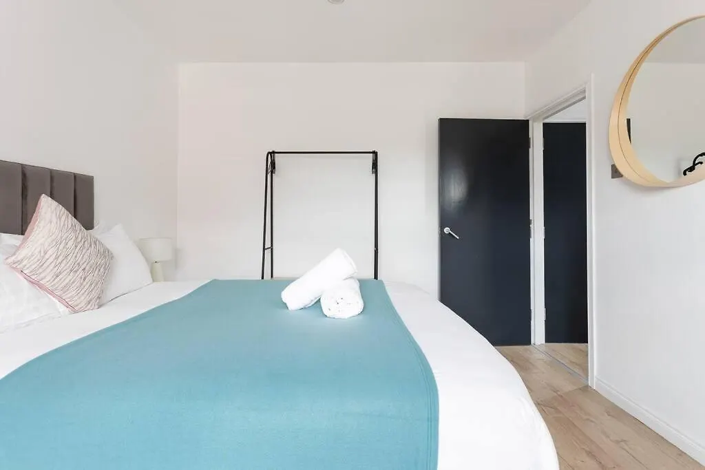 הקונטקטים של Top Floor, City Centre, Parking